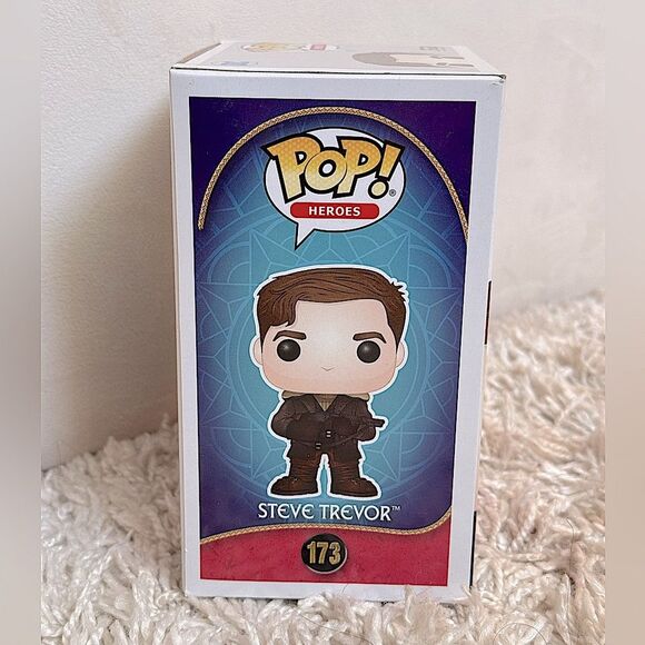 Funko Pop! Heroes #173 Steve Trevor Wonder Woman w/ Protective Case - Picture 4 of 7
